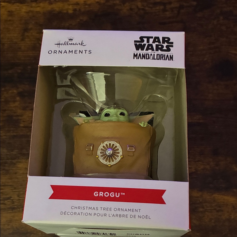 Hallmark Mandalorian Grogu Ornament in Green and Brown